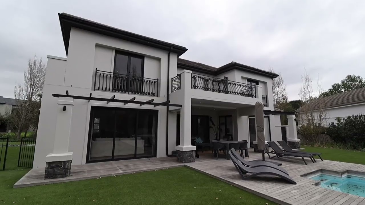 305 Val de Vie Estate