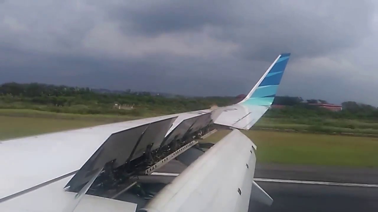 Landing Garuda Indonesia. Achmad Yani (SRG) Semarang