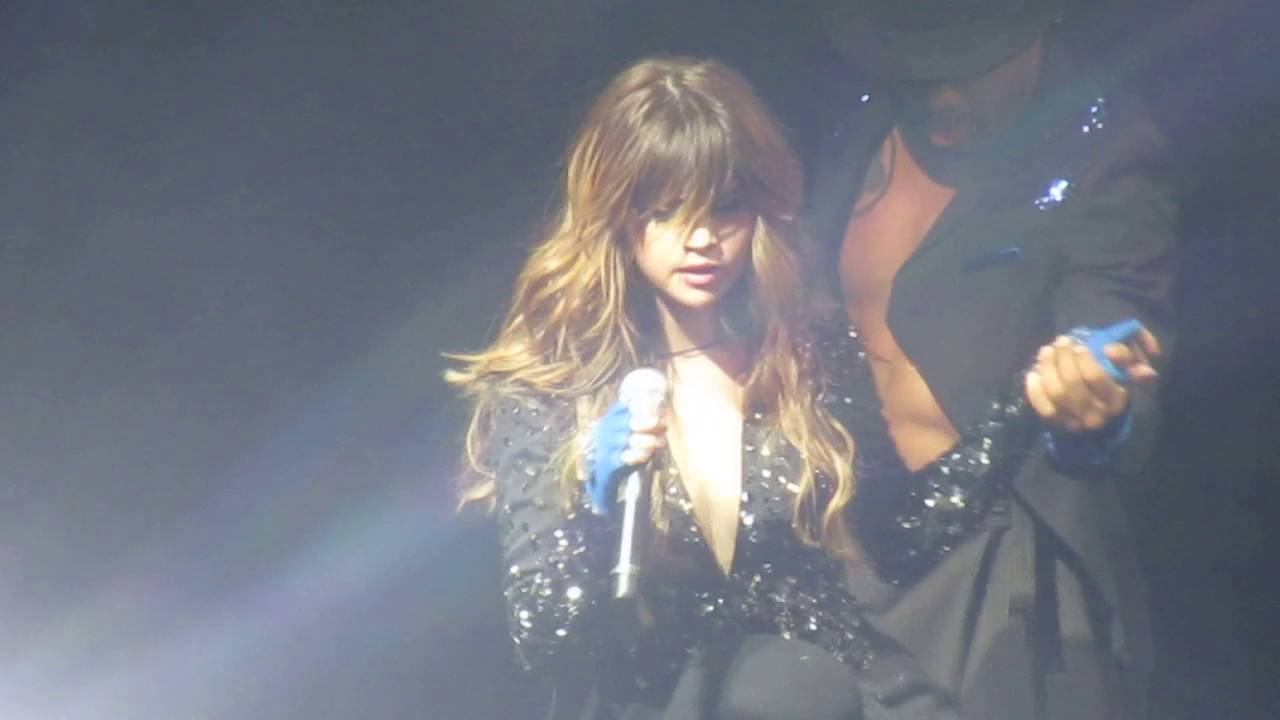 Selena Gomez - Hands to Myself (CHICAGO)