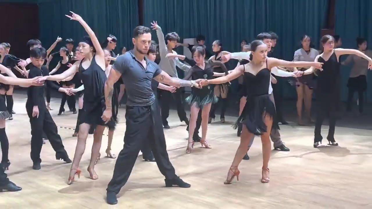 Very excellent dancers！Let's dance together #danceshorts #dancerlife #dance #dancer #ballroomdance