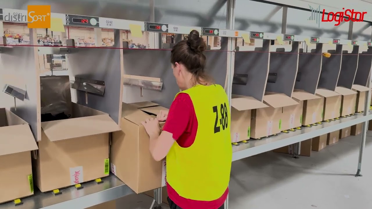 Logistar Split Tray Sorter - Sorting Fashion