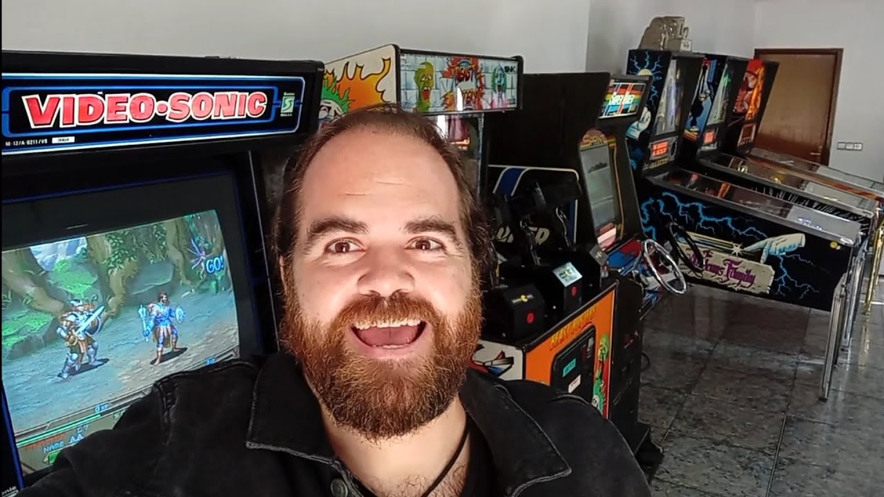 Coleccion bonica de pinballs y arcades en sitio secreto de Murcia.