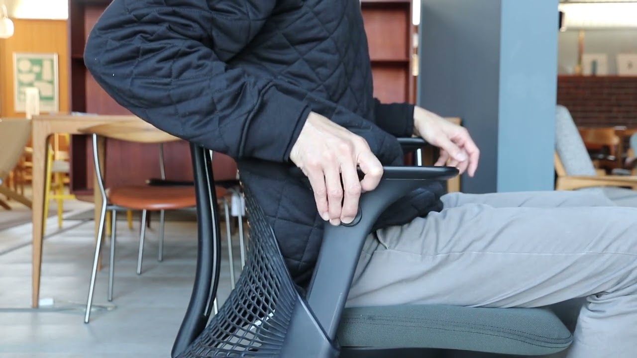 SAYL chair arm up and down