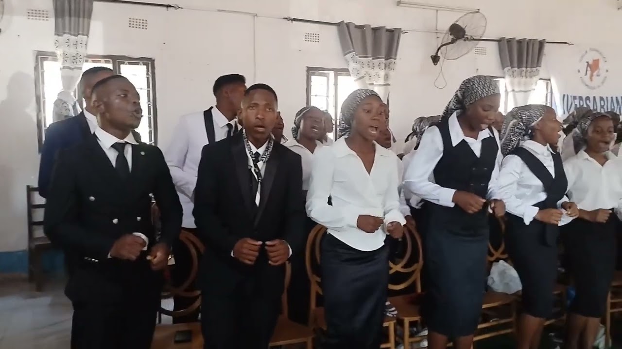 Igreja ev Assembleia de Deus ndilhane...Juventude crist&atilde; coro de culto por maestrina L&iacute;dia