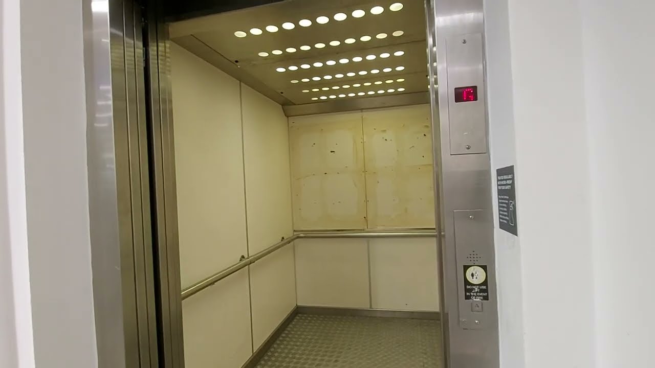 1998 Oakland Lift @ Next in Brighton