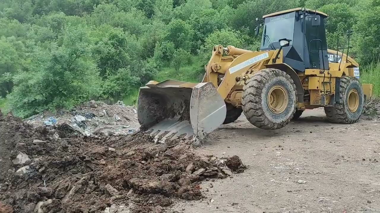 CAT 950 LODER DEVASA BÜYÜKLÜKTEKİ TAŞI YERİNDEN SÖKÜP NASIL ATIYOR #kepçevideoları  #keşfet #kepçe