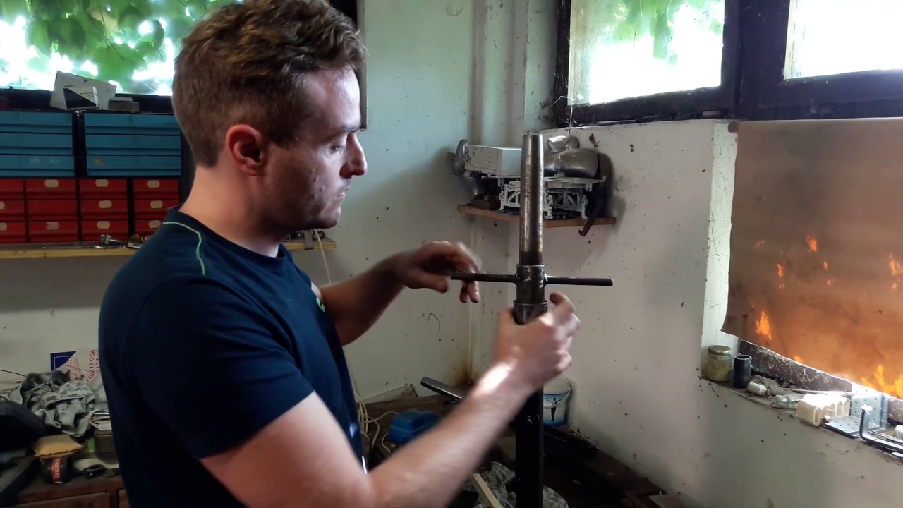 Disassembling the front fork leg BSA A65