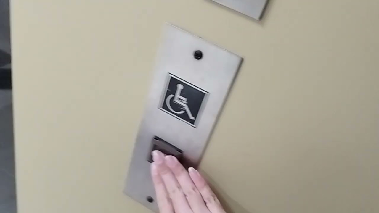 大葉高島屋 - 三菱電梯(右/♿️)(忠誠)