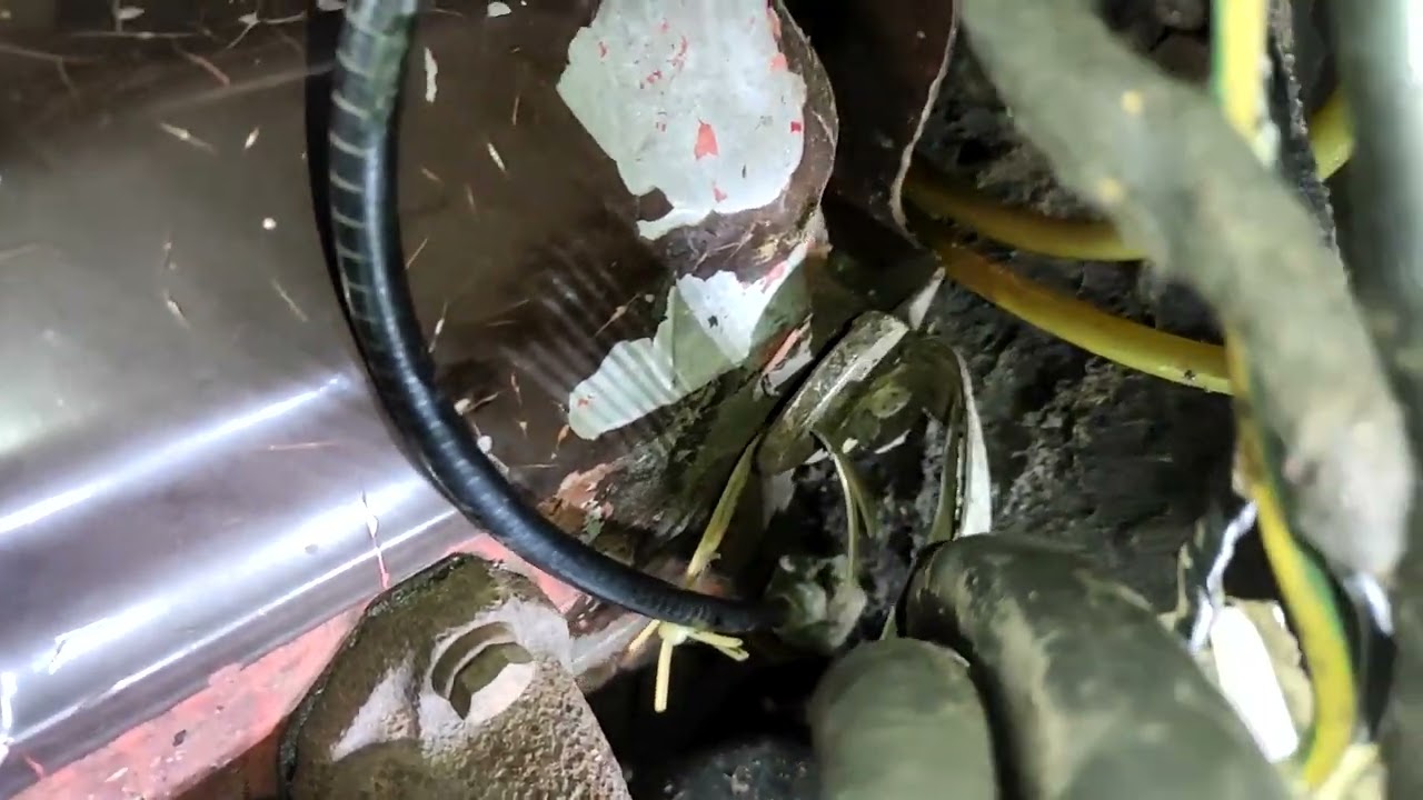 Clutch replacement on a Fiat 880 DT-5 tractor, without raising the cab ( Zamjena kvačila Fiat 880 )