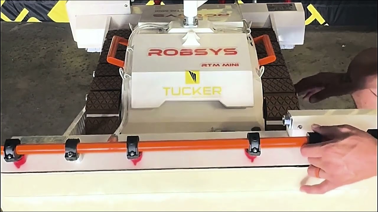 Tucker® Robsys Solar Robot