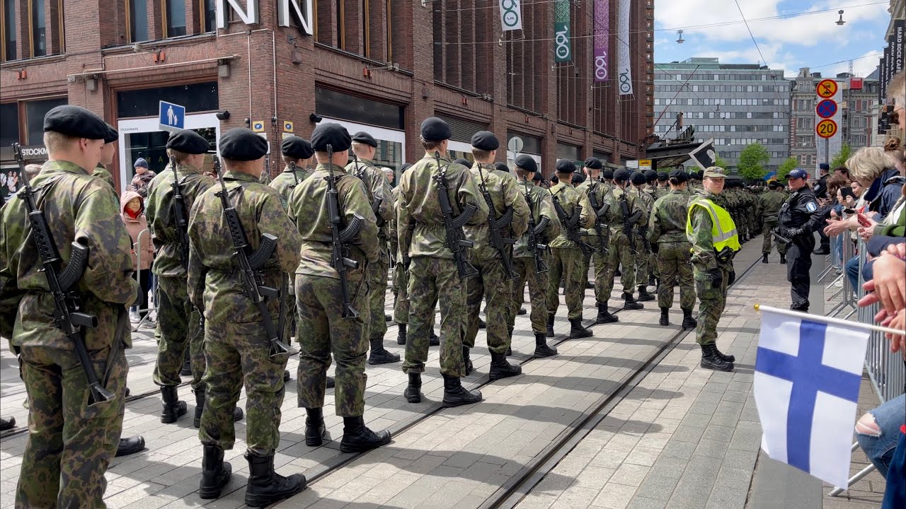 Lễ Diễu Hành Quân Sự Ở Helsinki Phần Lan  # Helsinki Finnish Military Parade 04/06/2022