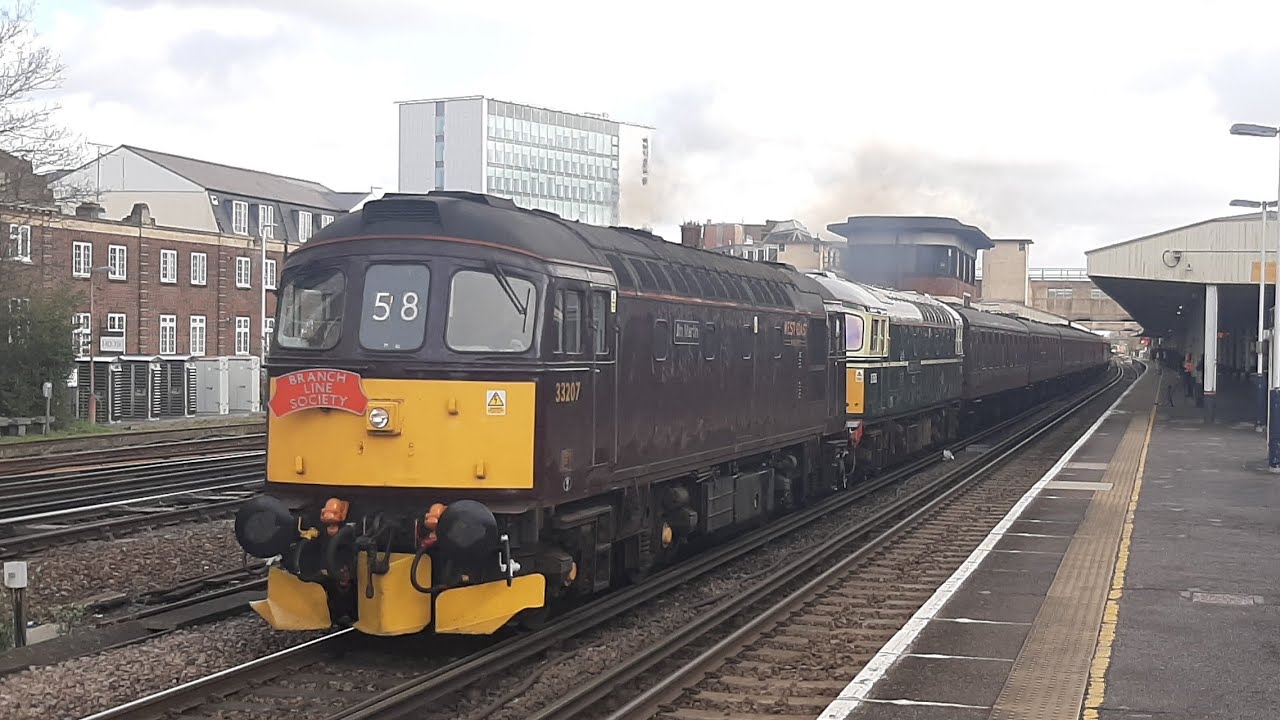 33207 & Swanage 33012 Accelerate out of Woking hauling the Devon Crompton 8/3/20