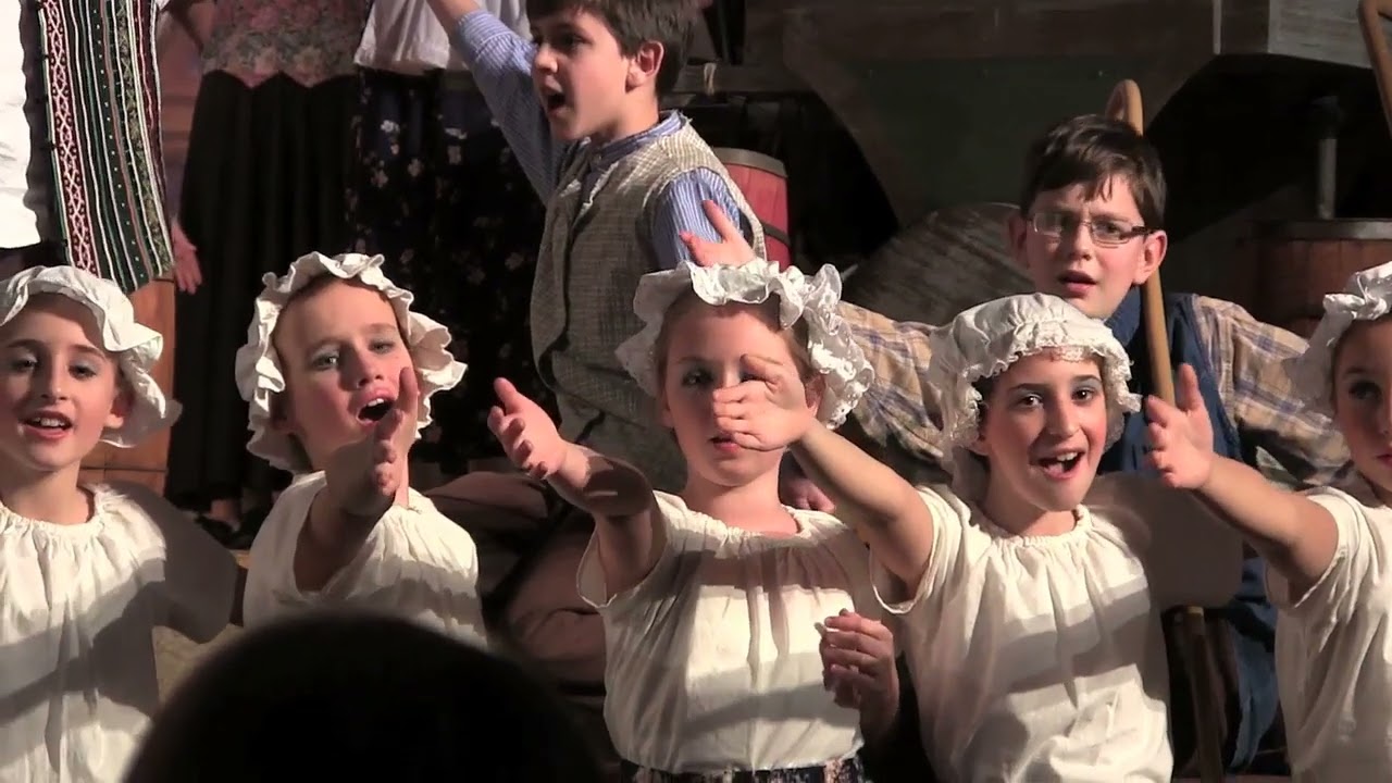 2013 11 23 Emma Rose Donnellan in Beauty and the Beast