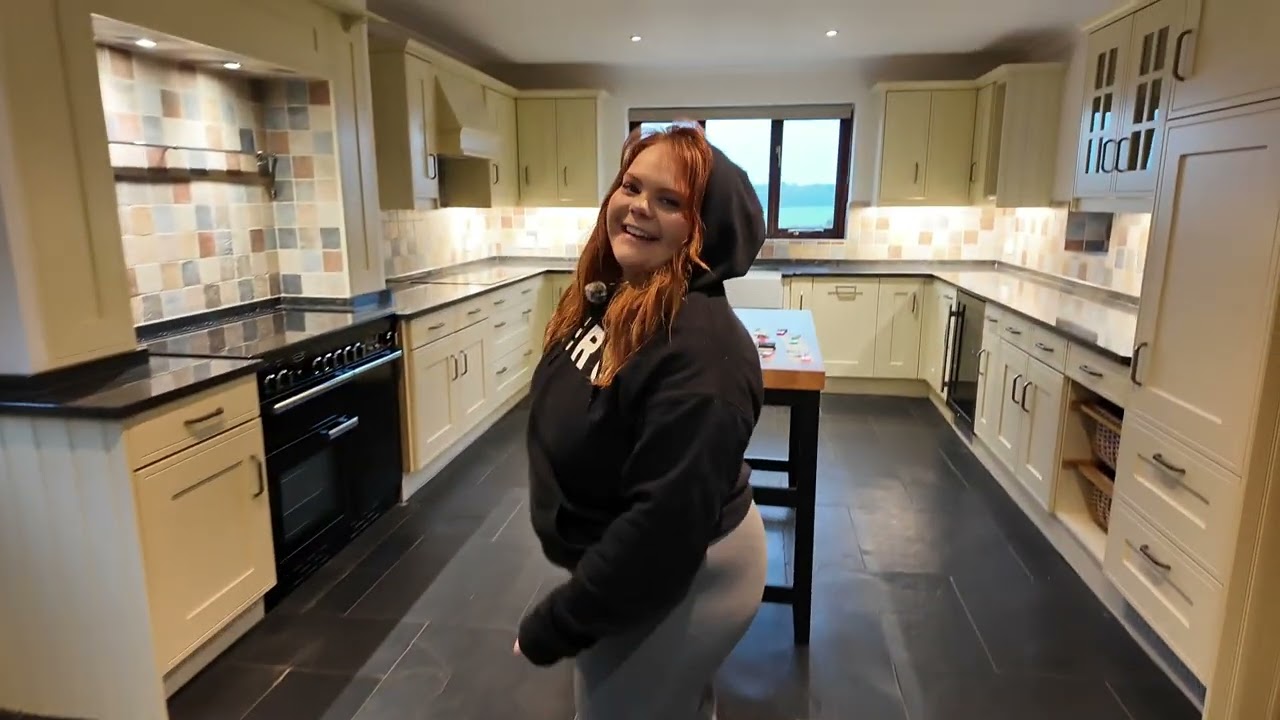 MOVING DAY PART 2 - HOUSE TOUR🏡