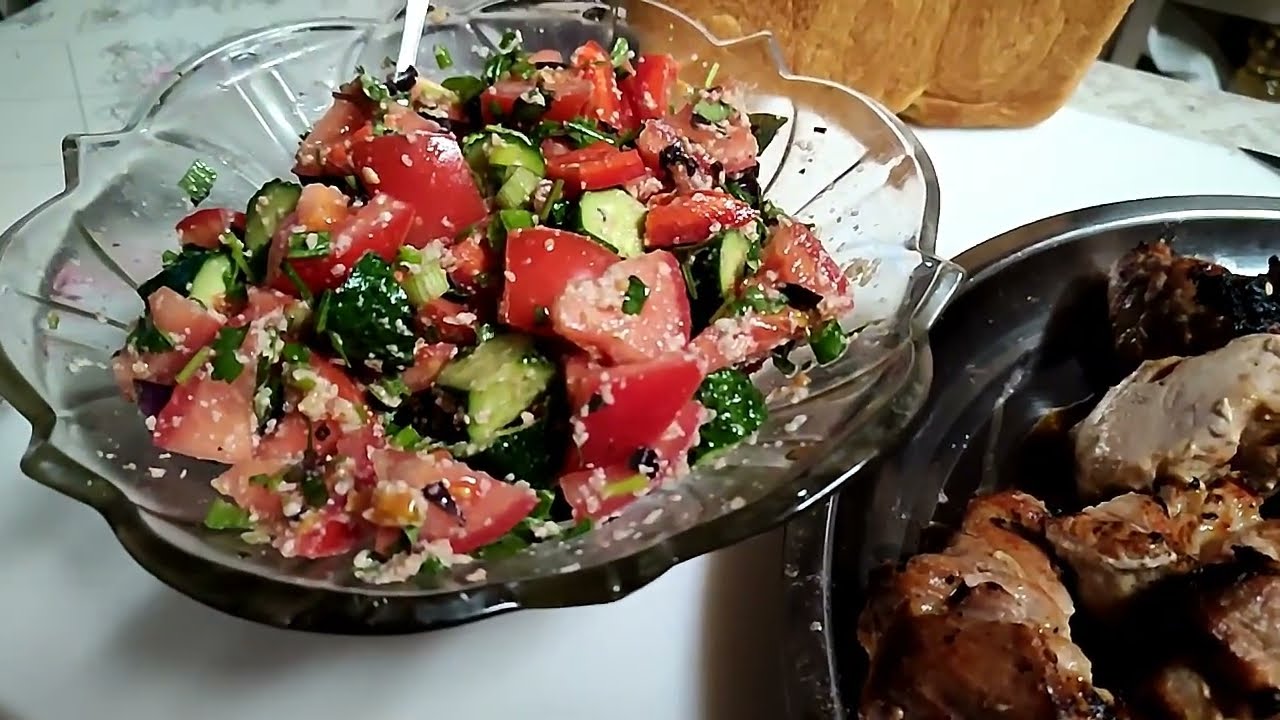 Грузинский летний салат с ореховой заправкой Georgian summer salad with nut dressing