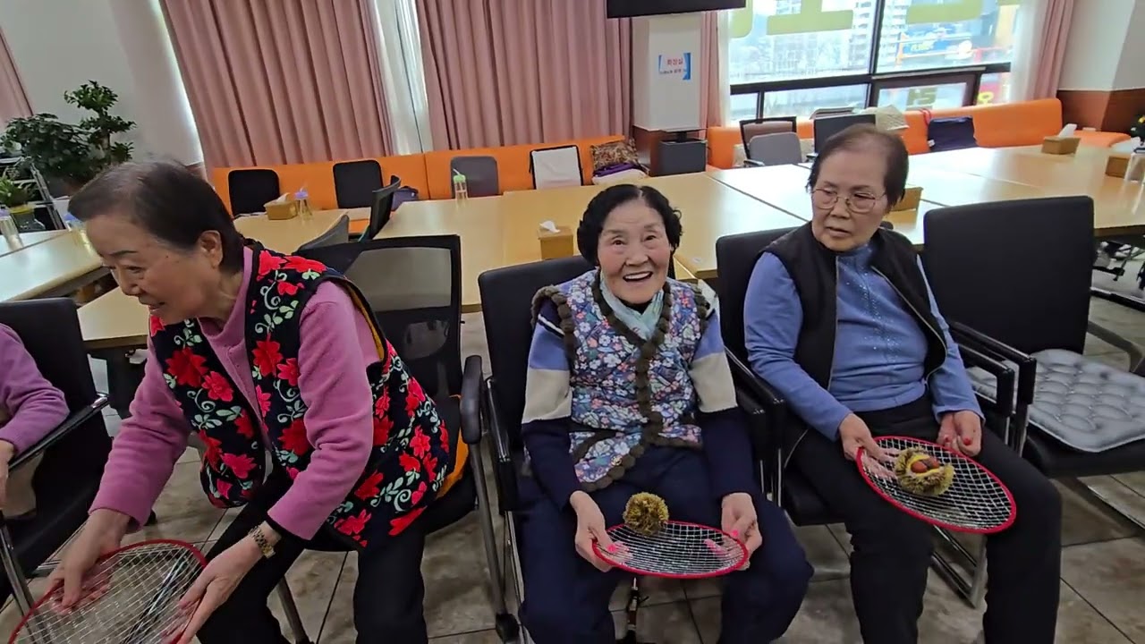 오남 동행데이케어센터 | 어르신 인지향상을 위한 소리꽃테라피 힐링 시간