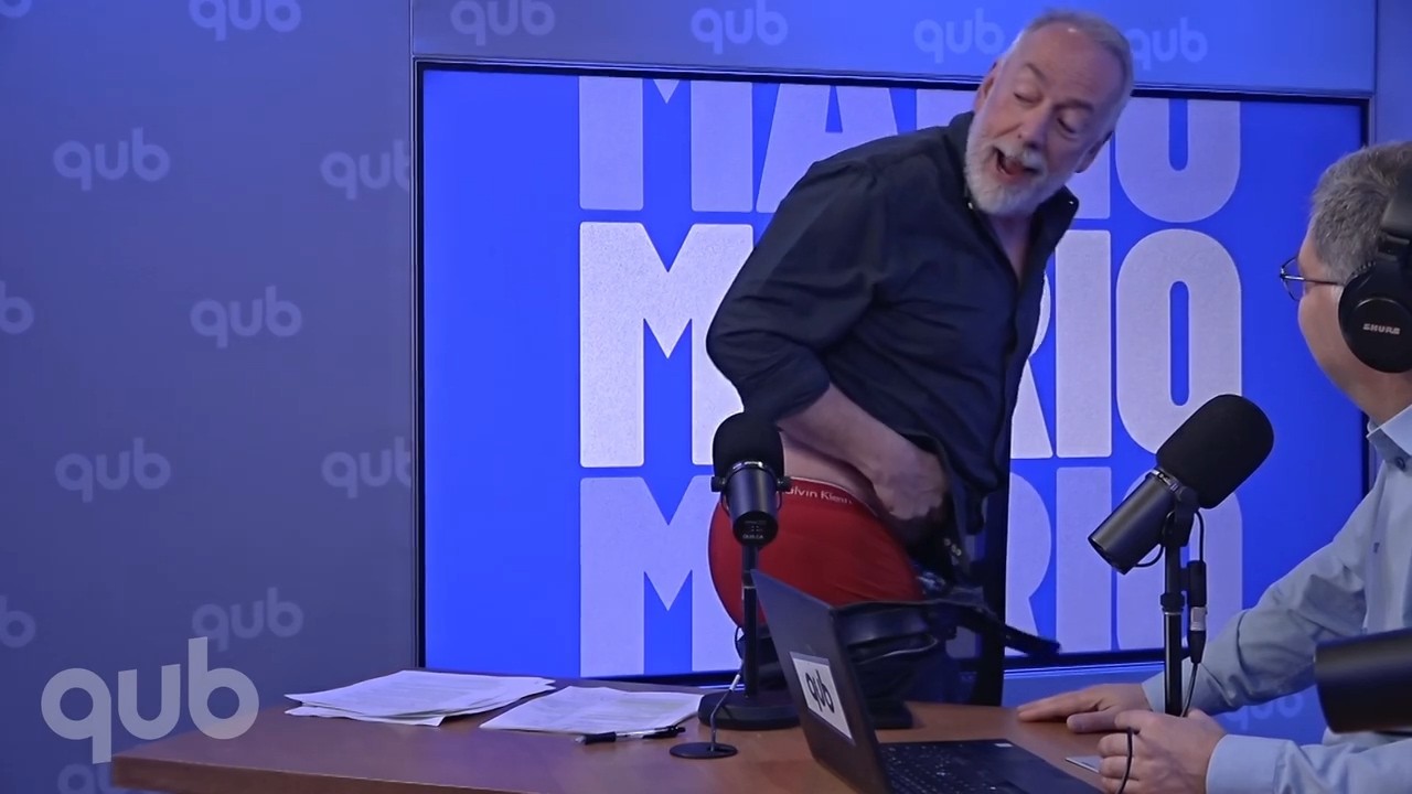 &laquo;JE ME CONVERTIS!&raquo;: Benoit Dutrizac baisse ses pantalons EN DIRECT!