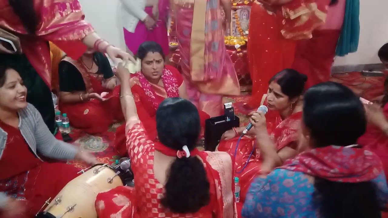 मेरे मोहन तू मुरली बजा दे। नहीं  बजती तो मुझको थमा दे।#कृष्ण भजन #बिहारी भजन 🙏🏻💐