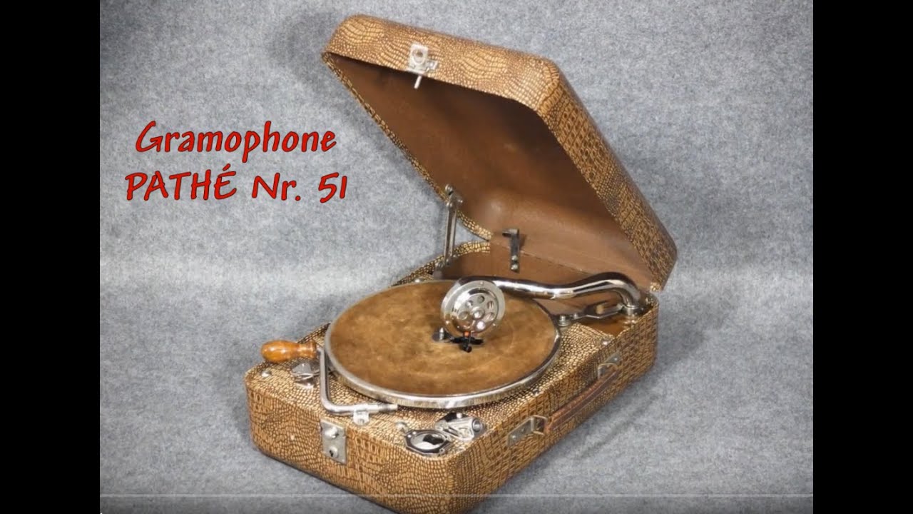 Rare PATHÉ N°51, snakeskin portable gramophone / Seltenes PATHÉ N°51 Koffergrammophon Schlangenleder