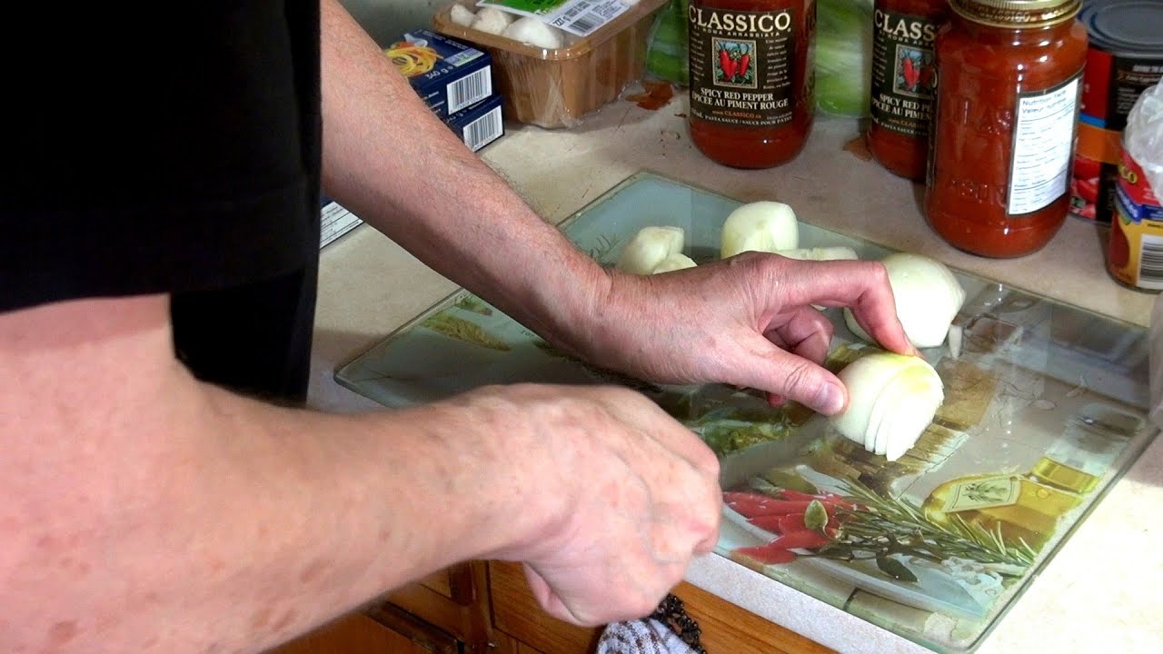 MAKING SPAGHETTI SAUCE (PART ONE)