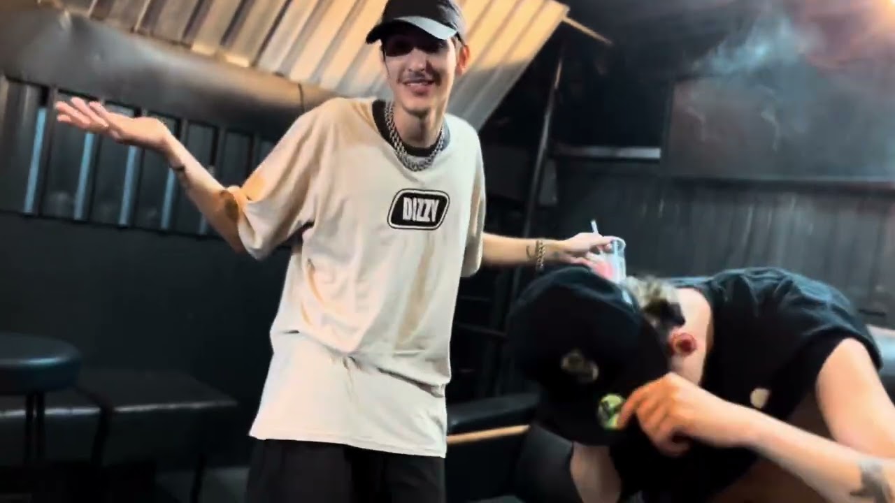 TRAMPANDO (ClipeOficial) ft. Caio B7, Vlann