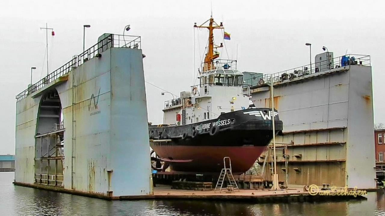 tug Schlepper HILLERDINE WESSELS DCSD MMSI 211230440 Emden floating dock Schwimmdock
