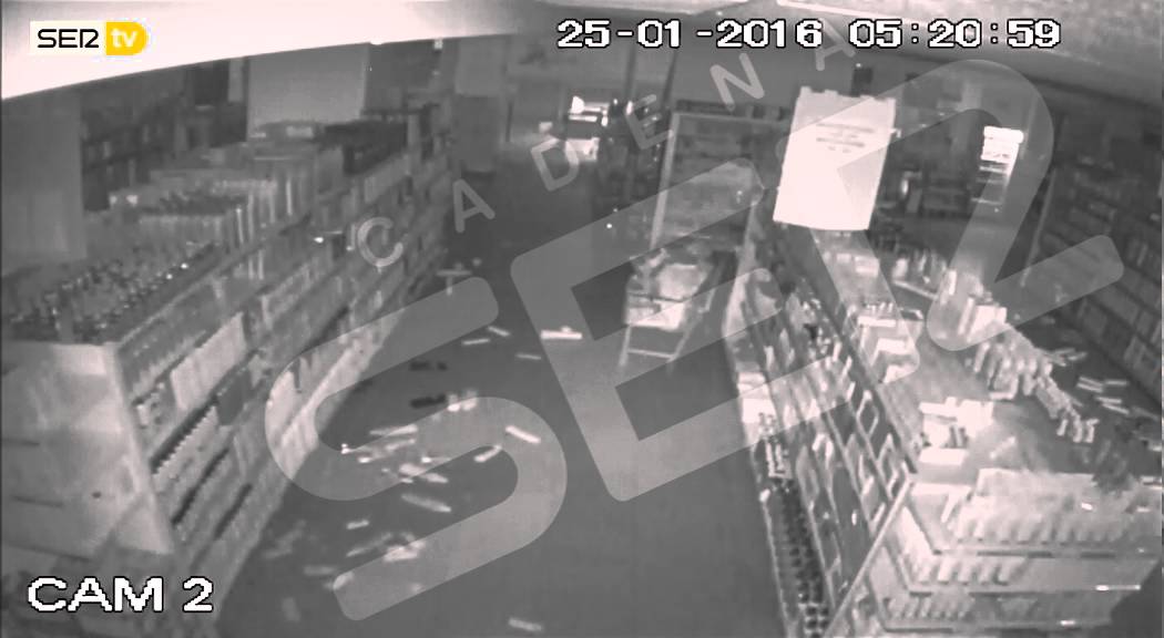 Las cámaras de seguridad de un súper captan el terremoto en Melilla. Cadena SER