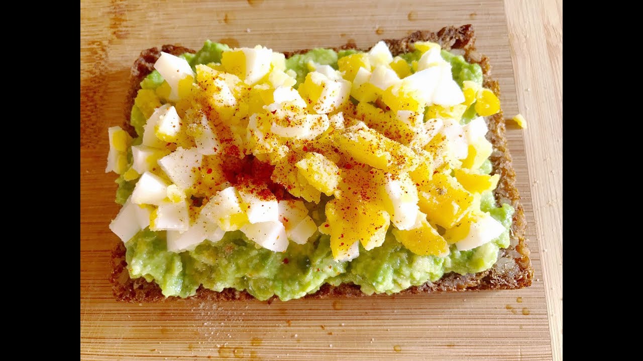 How to make Avocado Toast with Egg : สอนทำขนมปังปิ้งหน้าอโวคาโดและไข่