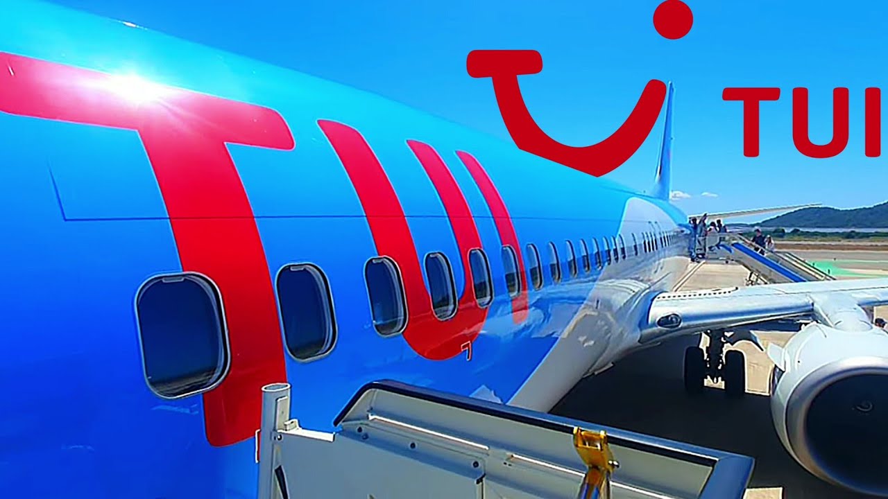 STORMY LANDING!!!! TUI Airways Boeing 737-8K5 Ibiza to London Stansted!! [G-TAWL)