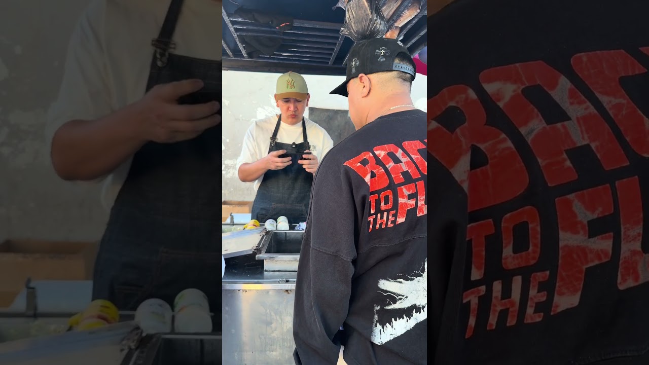 Vendiendo choris en Sivar!