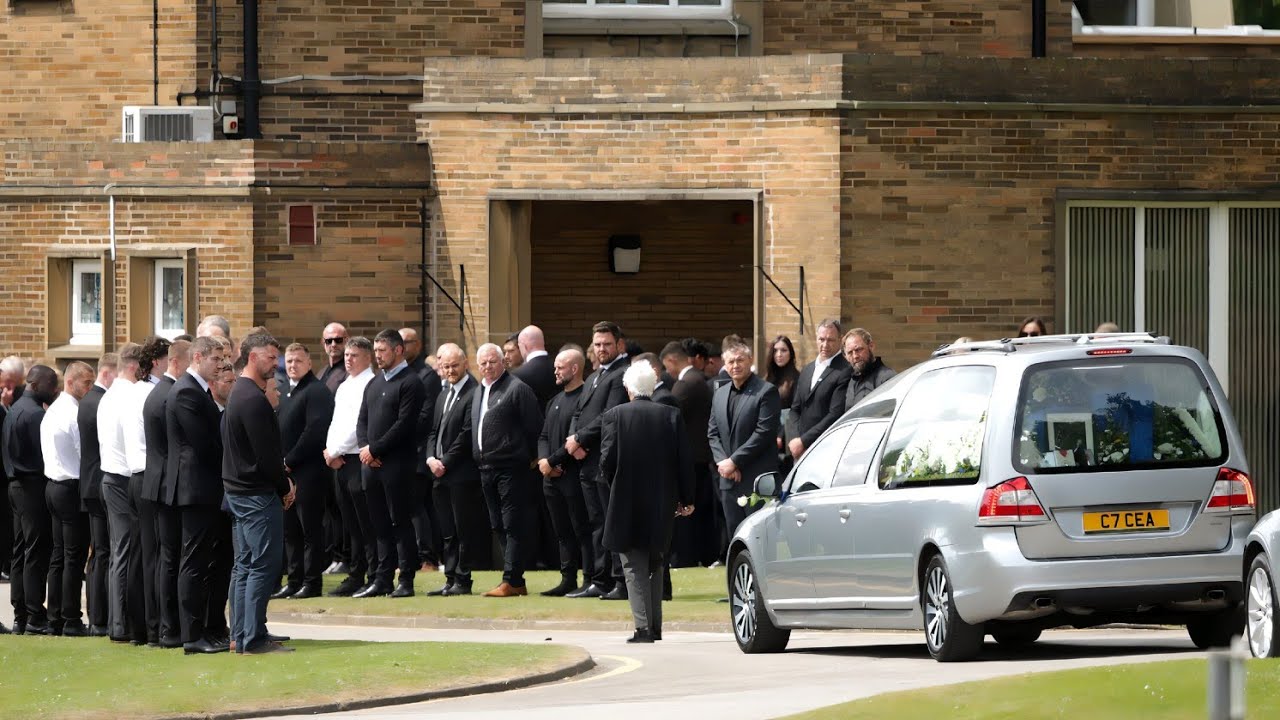 Saying Goodbye to Rob Burrow: A Day of Tears and Heartfelt Tributes 😢