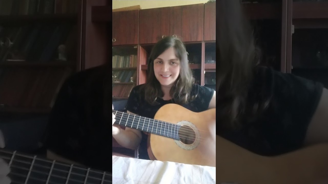 ყვავილებში იწვიაან 😁😁😁 (გიტარაზე)