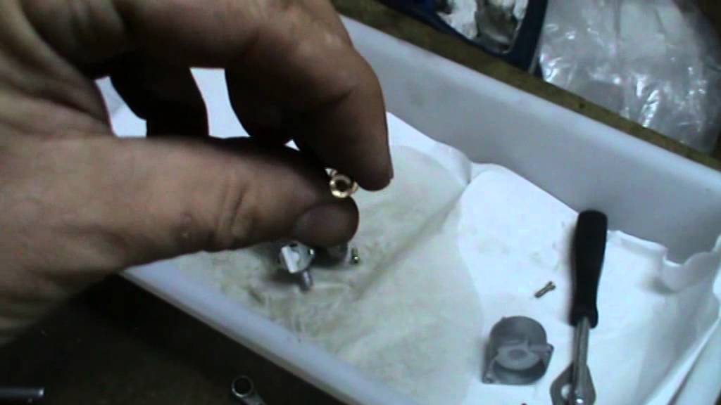 Minimoto infantil. 23. Limpiar chiclé del carburador. Cleaning carburetor main jet