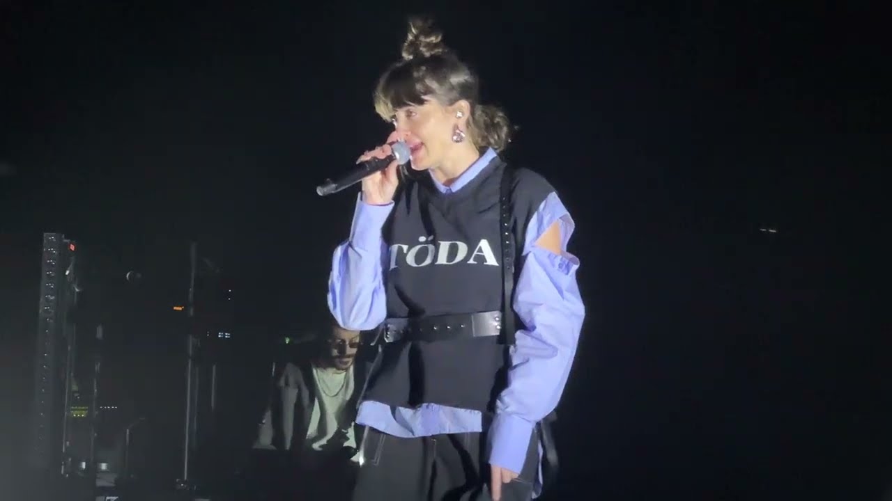 Noga Erez - Dumb - Live @ Docks, Hamburg - 11/2025