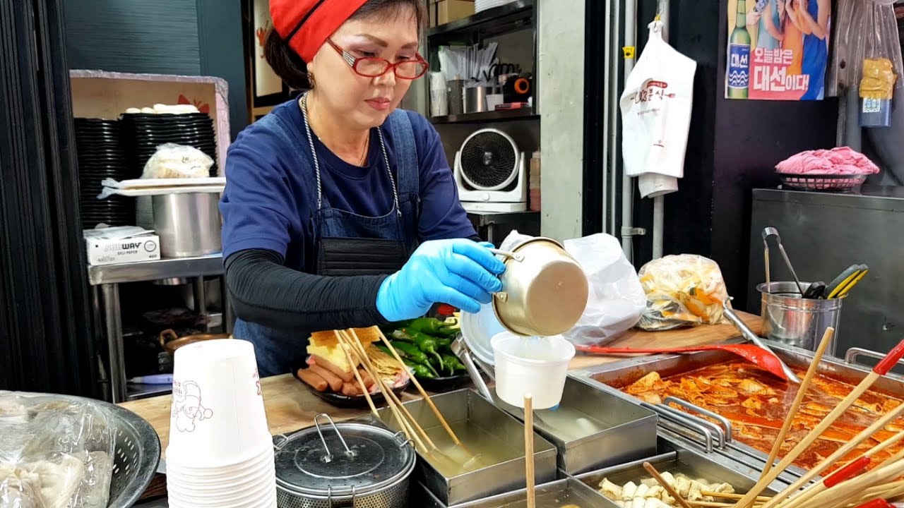 Since 1998! Popular Street Food in Korea, Busan - TTeokbokki, Fried food, Sundae, Gimbap, Fish cake