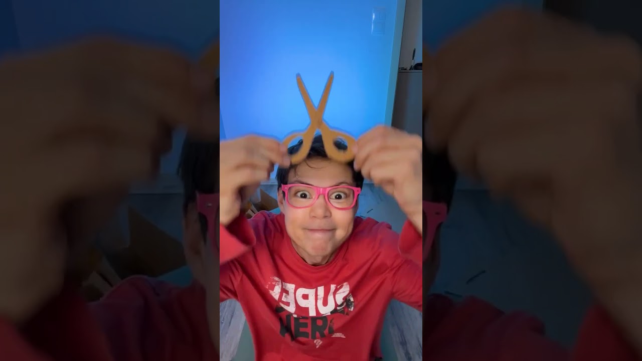 DIY Cardboard Scissors for Dad! 🥰✂️ A Super Fun Craft for Kids! 👨&zwj;👧📦