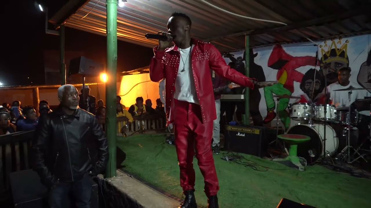 Driemo live performance__south Africa__Nyanyazi pub pretoria(official video)