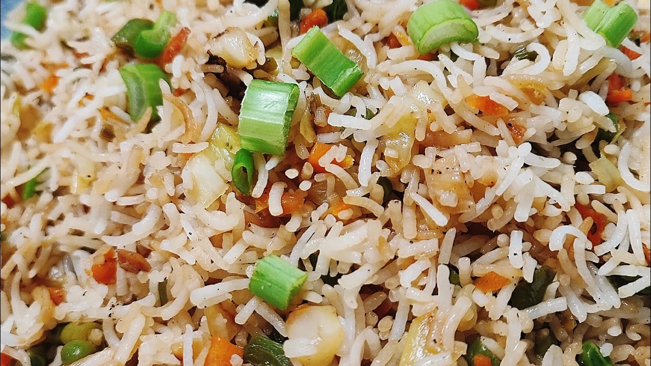 FRIED RICE ( riz basmati saut&eacute; aux l&eacute;gumes et parfum&eacute; &agrave; l'ail)