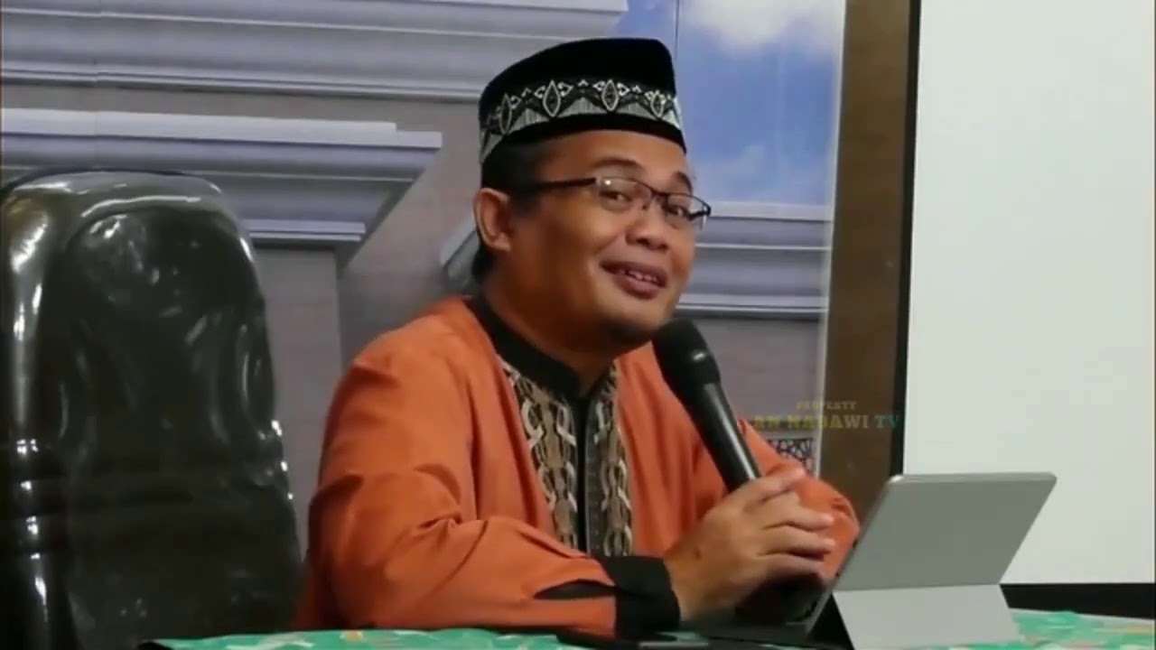 Kotoran dan Air Kencing Tidak Najis !!? II Ust. Ahmad Sarwat, Lc. MA.