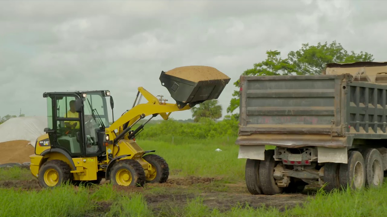Cat&reg; 903D Compact Wheel Loader | At Work