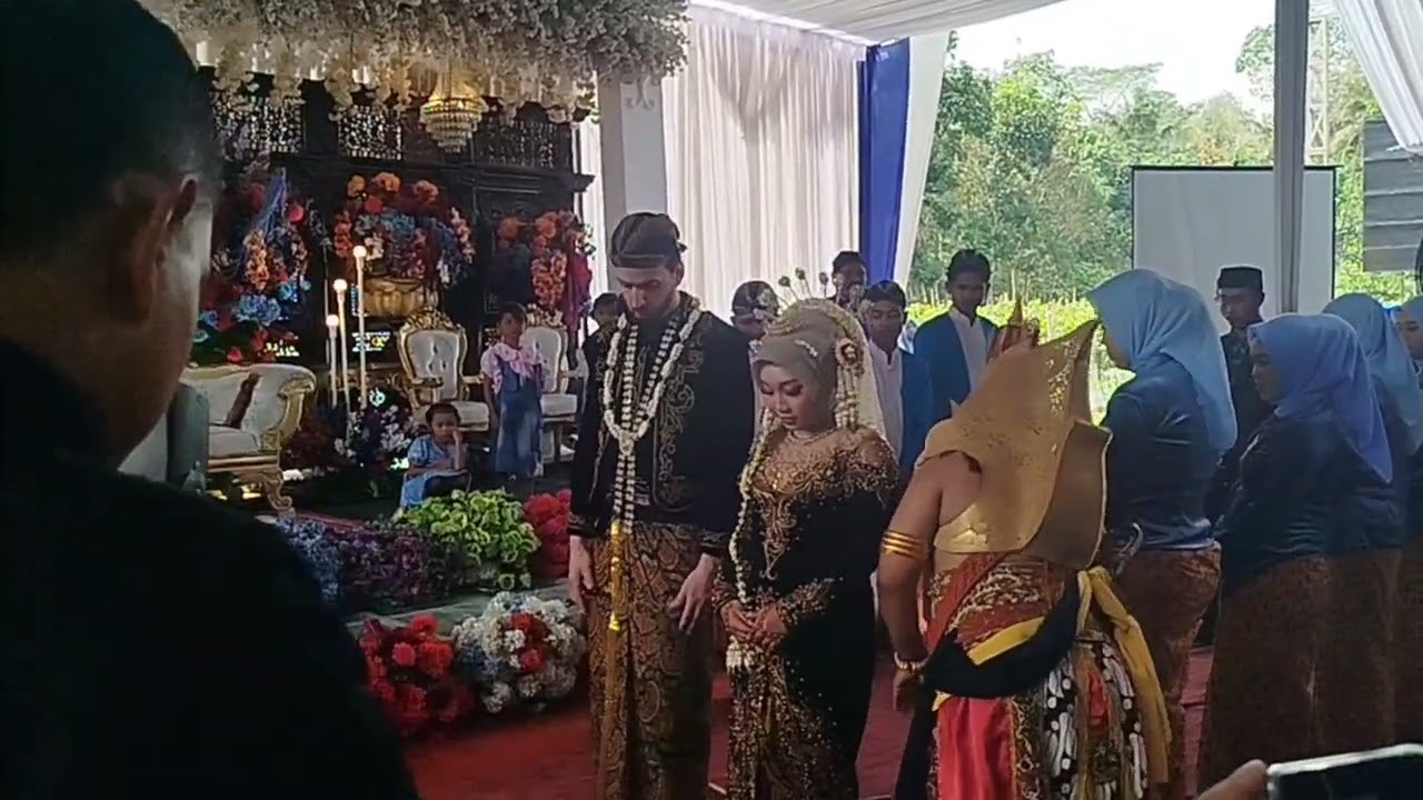 Bule Amerika Nikahi Gadis Desa Suku Jawa di Lampung Pakai Adat Jawa