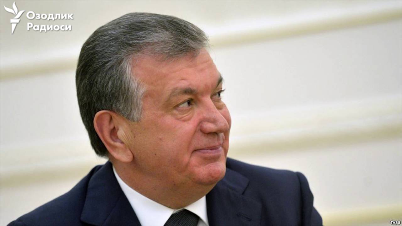 Uzbek Шавкат Мирзиёев Жиззах ҳокими ва прокурорини ишдан олди