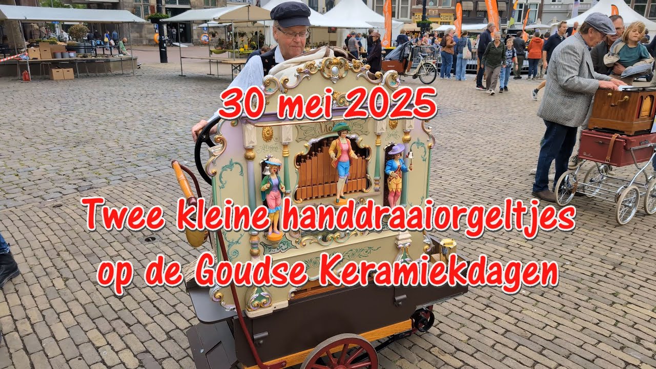 Twee kleine handdraaiorgeltjes tijdens de Goudse Keramiekdagen 2025