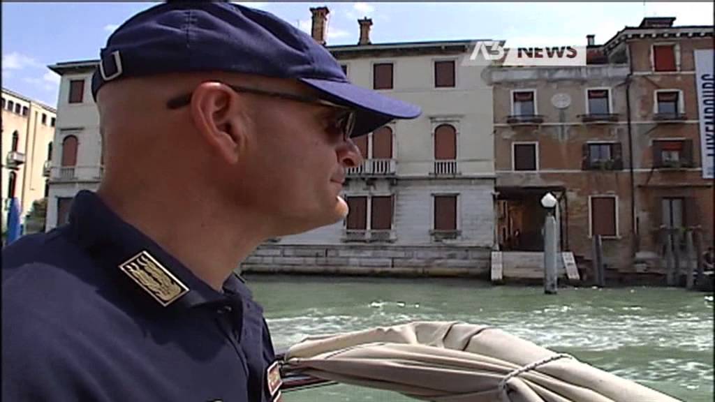 POLIZIOTTI SPAGNOLI DI PATTUGLIA