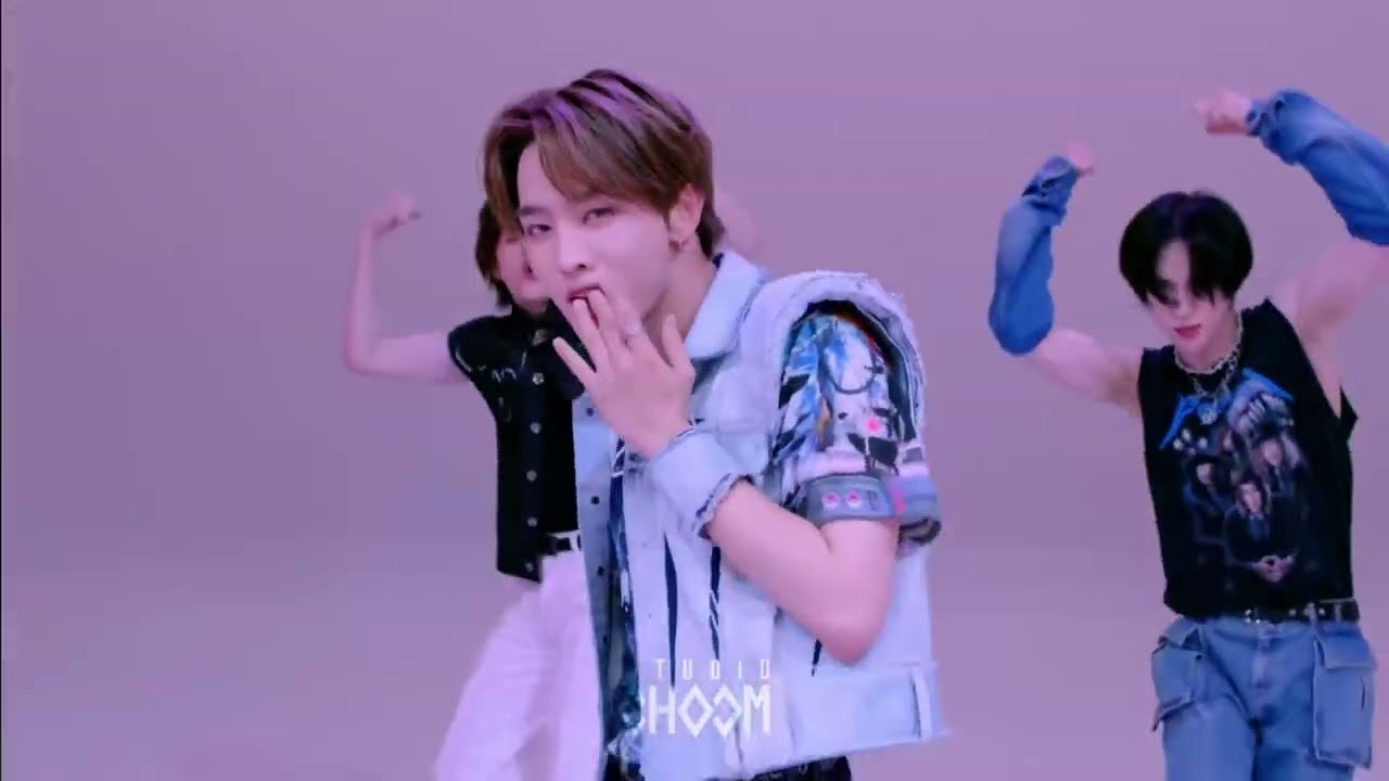 lee hyeop’s high note in zero (bonus: lip touch!)