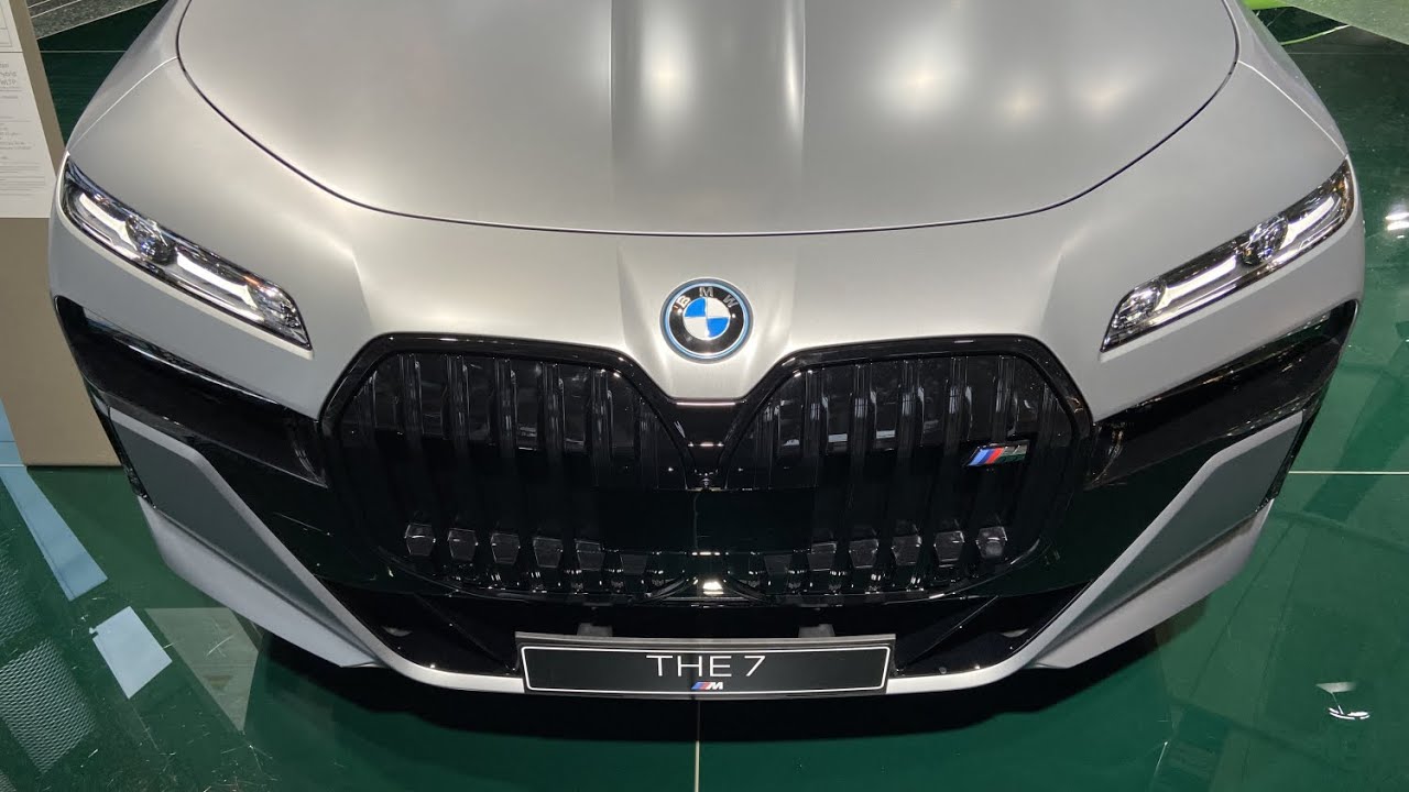 2023 BMW M760e xDrive G70 in Frozen Pure Grey metallic