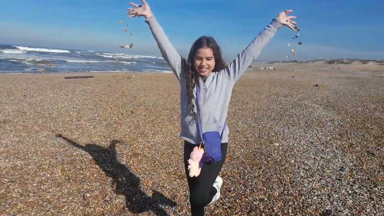 Manuella & Bruna Valdez Em...Mostrando Capela Senhor da Pedra Portugal 🇵🇹 