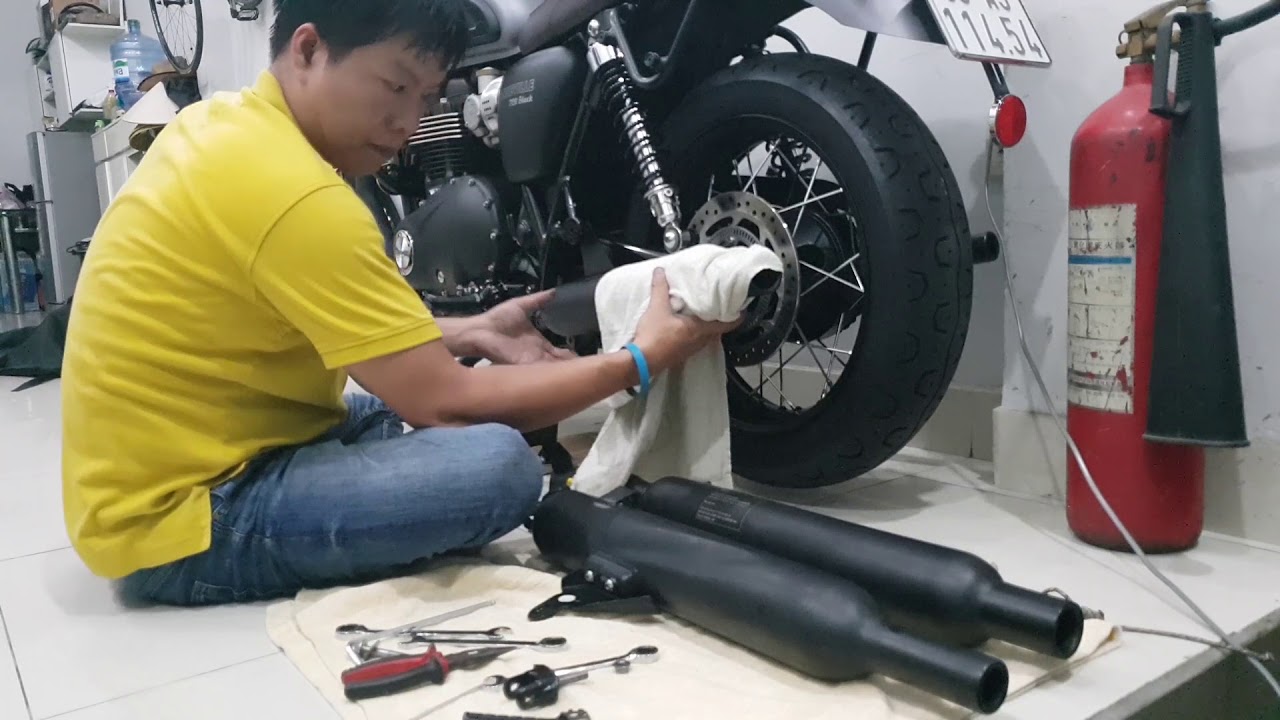Install Vance & Hines exhaust on a Triumph Bonneville T120