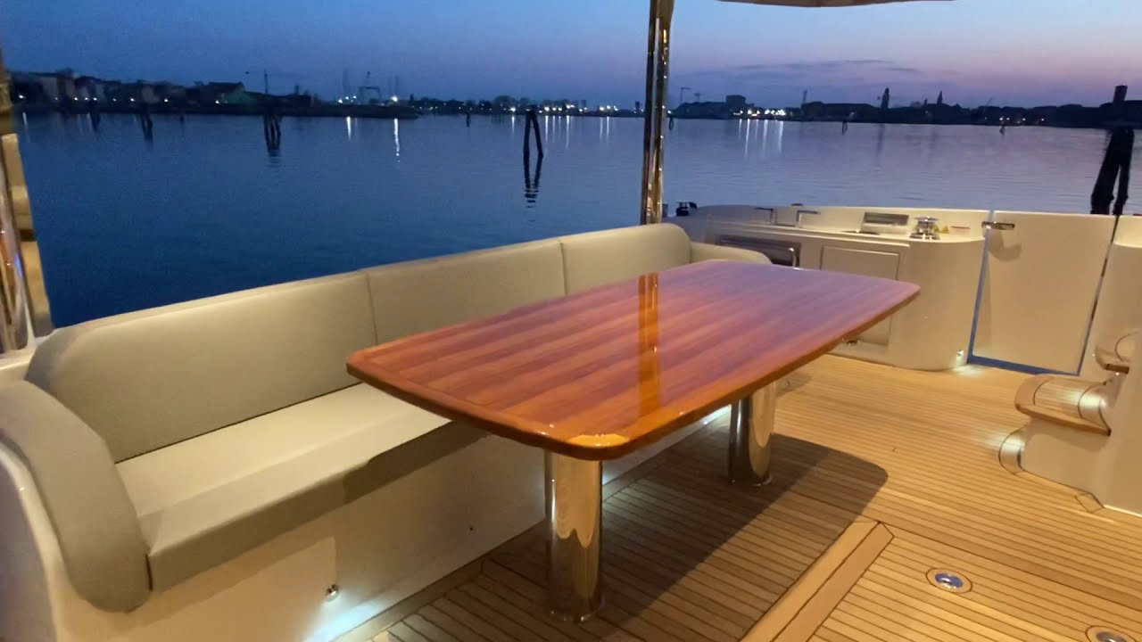 (ITA) Tour serale della ABSOLUTE Navetta 73 di ADRIATIC WAVE.