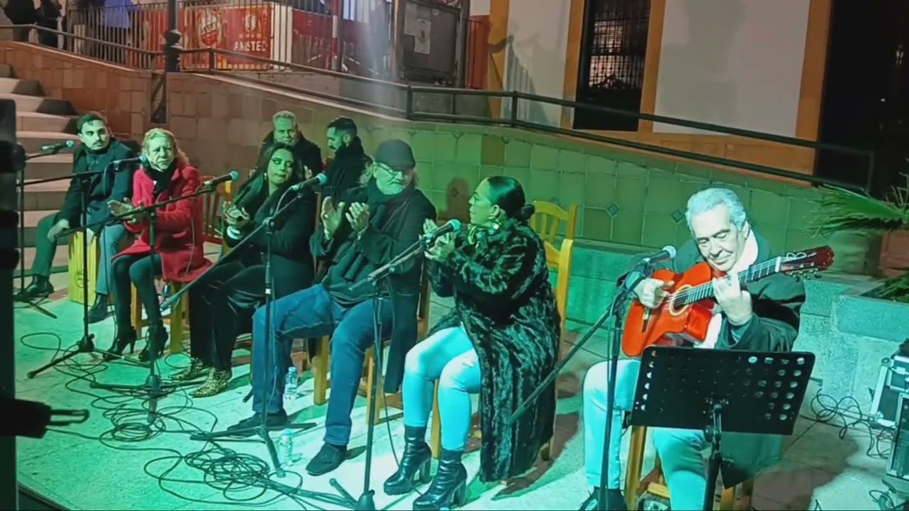 Actuación de la Zambombá Flamenca "El Pescaílla de Jerez".  Hogueras  en Fuente Obejuna.